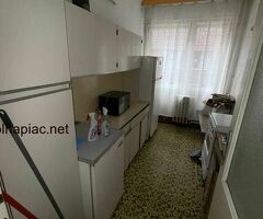 Deák térnél 2 szobás, csendes, kertre néző erkélyes 70 nm2 erkélyes lakás kiadó
