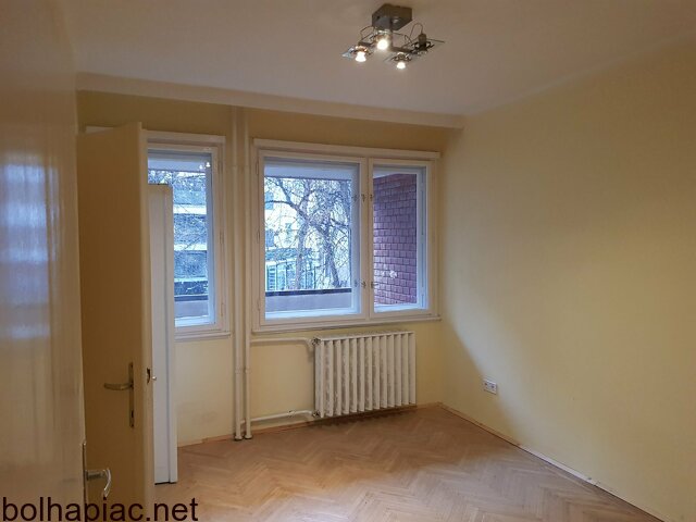 Deák térnél 2 szobás, csendes, kertre néző erkélyes lakás kiadó / Király utca