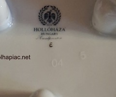 Hollóházi kézzel festett madaras porcelán váza – háromlábas, aranyozott