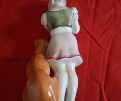 Herendi porcelán figura – kislány kutyával, kézzel festett