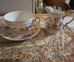 Zsolnay porcelán kínáló szett – kézzel festett, aranyozott