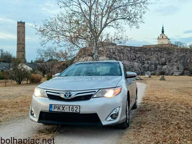 Toyota Camry 2.5 XLE eladó
