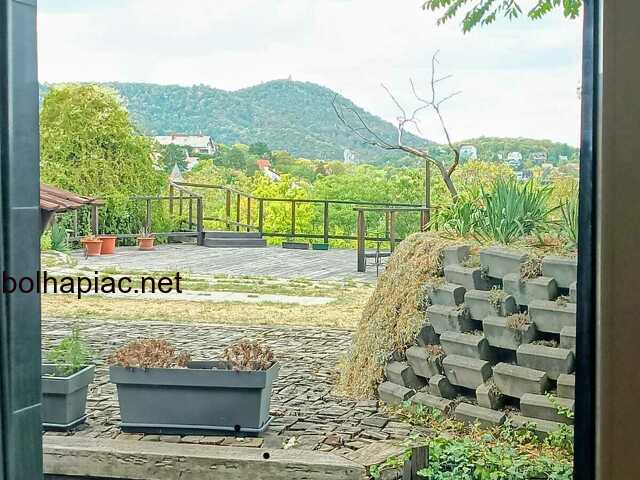 XII. kerület Svábhegyen 2 + 2 félszobás lakás KIADÓ
