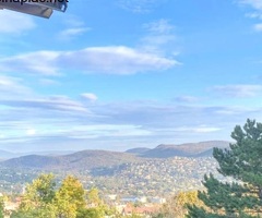 Istenhegyen panorámás kis lakás kiadó